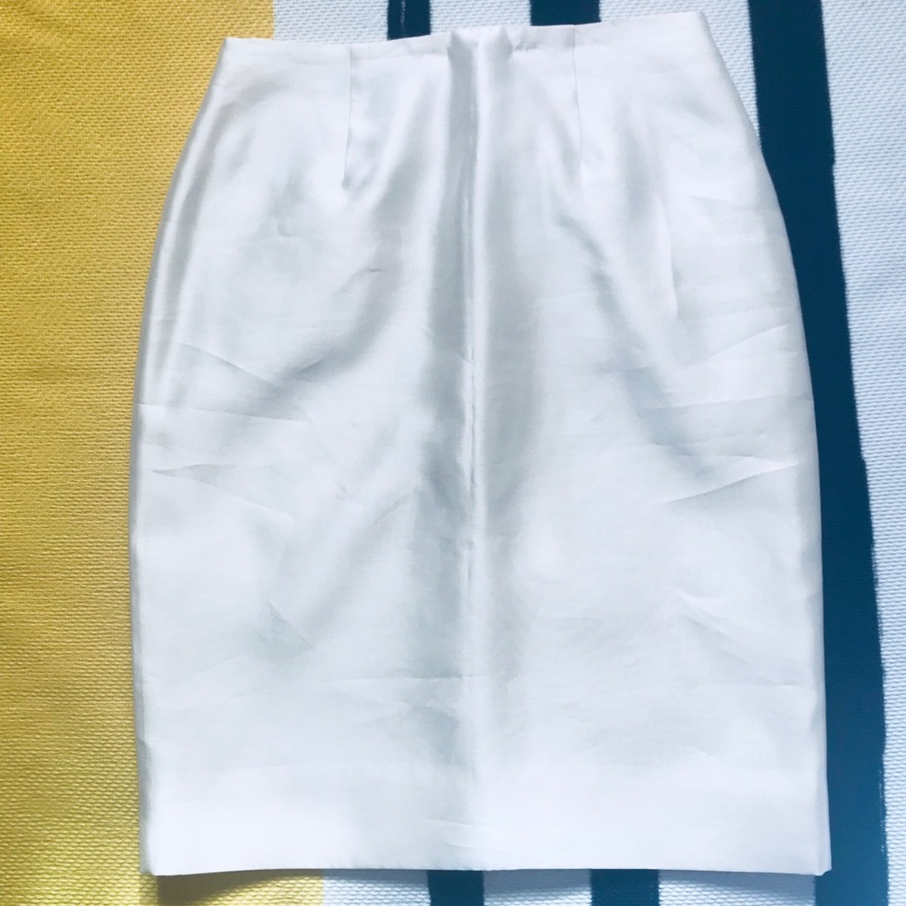 Dana Buchman 100% Silk below the knee skirt